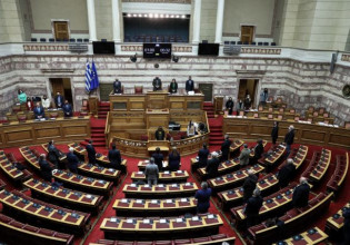 Πρόταση μομφής: Ανεβαίνει το πολιτικό θερμόμετρο – Τι θα επιδιώξουν τα κόμματα