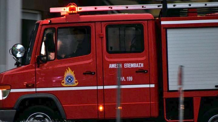 Φωτιά στην Κηφισιά: Έξι πυροσβεστικά οχήματα στο σημείο