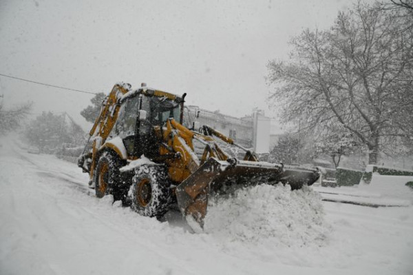Κακοκαιρία «Ελπίδα»: Πού έχει διακοπεί η κυκλοφορία των οχημάτων και πού χρειάζονται αλυσίδες