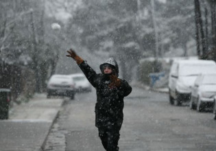 «Ελπίδα»: Σαρώνει ο χιονιάς την Αττική – Έκλεισε και η Κατεχάκη