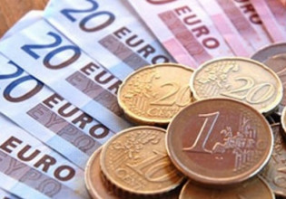 Kατώτατος μισθός – Ο στόχος για τα 703 ευρώ το Μάιο – «Παραμένει χαμηλότερος από τον κατώτατο μισθό του 2010»