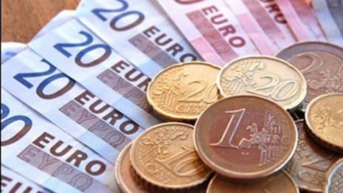 Kατώτατος μισθός - Ο στόχος για τα 703 ευρώ το Μάιο - «Παραμένει χαμηλότερος από τον κατώτατο μισθό του 2010»