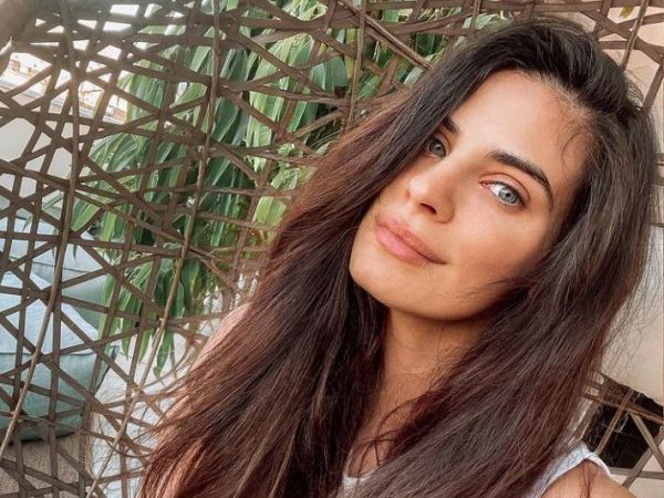 Χριστίνα Μπόμπα – Απαντά στις κατηγορίες για υπερπροβολή της προσωπική της ζωή