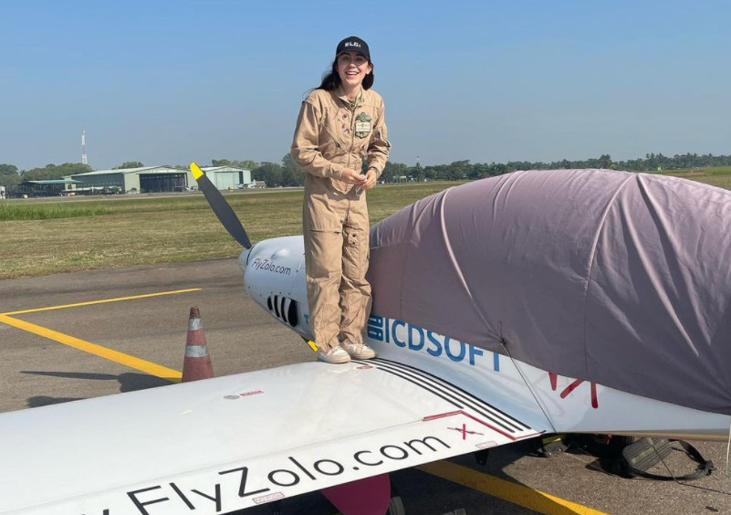 Ηράκλειο - Έφτασε η 19χρονη που κάνει τον γύρο του κόσμου με το μονοκινητήριο αεροσκάφος της