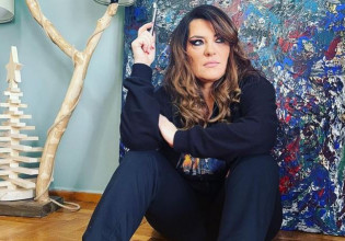 Κατερίνα Ζαρίφη: Δεν κυνηγάω αρσενικό αλλά πίτα γύρο