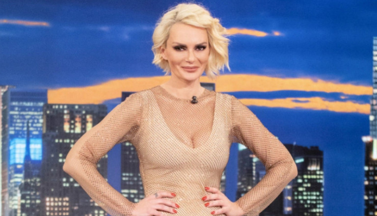 Έλενα Χριστοπούλου – «Έχω πάρα πολλές πληγές μέσα μου στα προσωπικά. Τις άφηνα και κακοφορμούσαν»