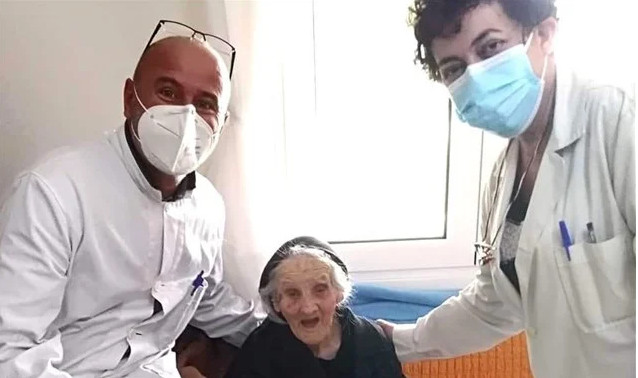Σέρρες – Γιαγιά 107 ετών από το Γάζωρο, εμβολιάστηκε κατά του κοροναϊού