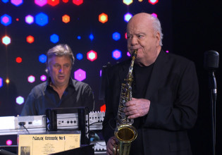 Σπίτι με το MEGA – Με το «City of Stars» ξεκίνησε το μουσικό ταξίδι του Γιώργου Κατσαρού