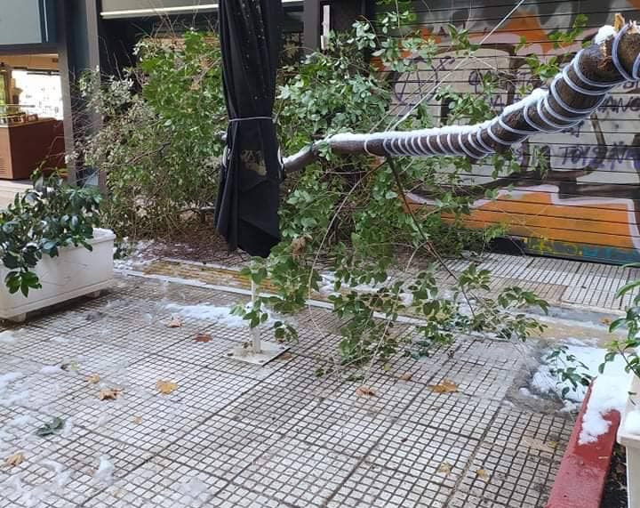 Κακοκαιρία «Ελπίδα»: Καταγγελίες από μαγαζάτορες στο κέντρο της Αθήνας – «Μας άφησαν μόνους μας»