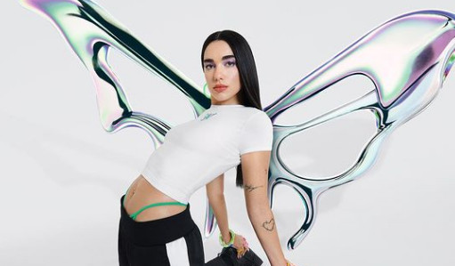 Ντούα Λίπα – Ποζάρει αισθησιακά με μαγιό μετά τον χωρισμό της