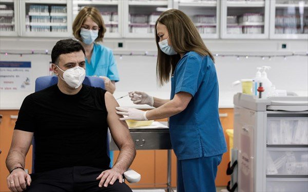 Vaccinations – Thanks from minister Kikilias to health workers and citizens