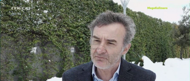 Νίκος Ορφανός: Η κακοποίηση που υπέστη, η απόκτηση παιδιού στα 45 και η γυναίκα του, που του άλλαξε τη ζωή