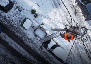 Κακοκαιρία «Ελπίδα»: «Λιώνω χιόνι για να φτιάξω γάλα για τα παιδιά μου» – Συγκλονίζουν οι μαρτυρίες κατοίκων που έχουν μείνει χωρίς ρεύμα