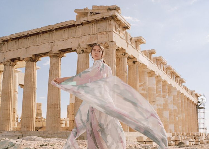 Dior – Nτοκιμαντέρ με ελληνική υπογραφή για την κολεξιόν του οίκου με ελληνικό άρωμα