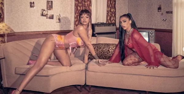 Ριάνα – Ποζάρει με την Λούρδη Λεόν για την πιο σέξι καμπάνια εσωρούχων