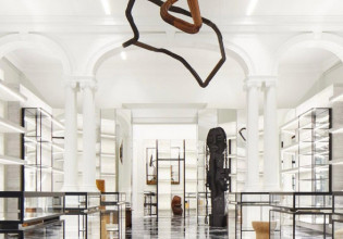 Celine – Ο Hedi Slimane επανεφεύρει τη γαλλική κομψότητα στην καρδιά της αγγλικής Μποντ Στριτ