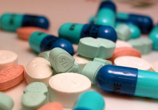 Κοροναϊός – Ανάρπαστες βιταμίνες και εισπνεόμενα σκευάσματα στα φαρμακεία