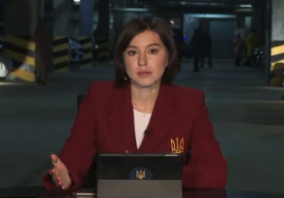 Πόλεμος στην Ουκρανία: Δημοσιογράφος μεταδίδει δελτίο μέσα από καταφύγιο