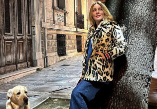 Σμαράγδα Καρύδη: Στην αγκαλιά της Τζένης Καρέζη το 1972 στην πρώτη της κινηματογραφική εμφάνιση