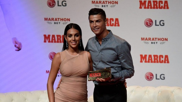 «Πήγα στο ραντεβού με το λεωφορείο και… έφυγα με την Bugatti» – Η Τζωρτζίνα για τη γνωριμία με τον Ρονάλντο