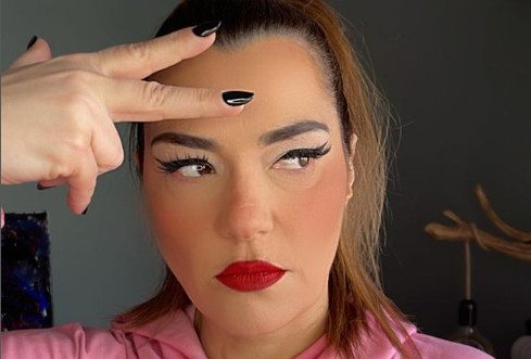 Κατερίνα Ζαρίφη: Μας συστήνει την μητέρα της με μια σέλφι