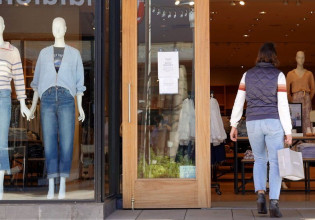 Κίνημα «Δεν αγοράζω τίποτα»: Οι καταναλωτές στρέφονται κατά της ακρίβειας και χαρίζουν τα προϊόντα τους