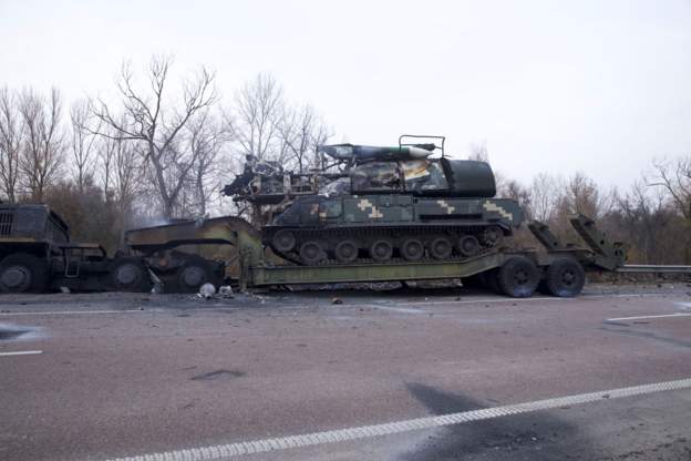 Ουκρανία: Οι Ρώσοι κατέστρεψαν κονβόι ουκρανικών στρατιωτικών οχημάτων που κατευθυνόταν στο Κίεβο