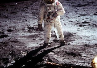 NASA: Αναβλήθηκε ξανά η αποστολή των Αμερικάνων στη σελήνη