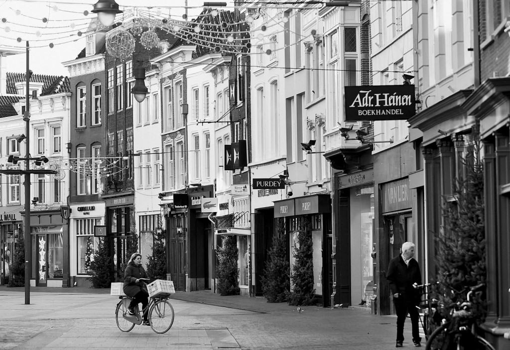 Κοροναϊός: Η χαλάρωση των μέτρων, το «καμπανάκι» του ΠΟΥ και οι δύο δρόμοι προς την κανονικότητα