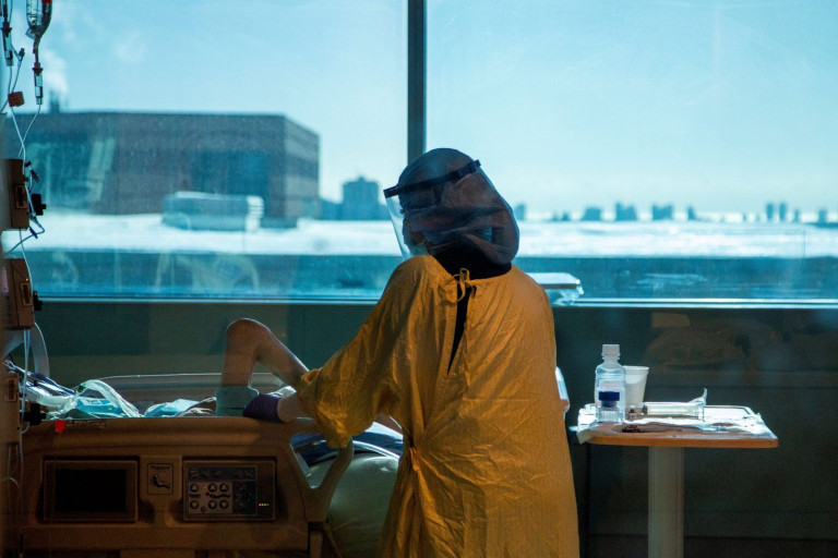 Long COVID και «Όμικρον»: Πόσο πιθανό είναι να εμφανιστεί η παρατεταμένη νόσος