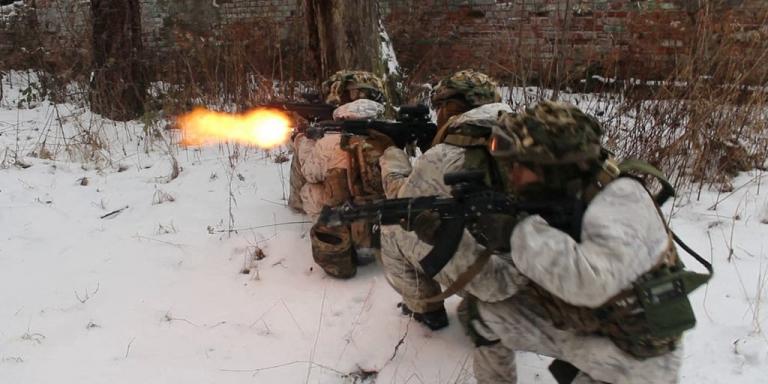 Πόλεμος στην Ουκρανία: Αντιστέκεται ο ουκρανικός στρατός στη ρωσική εισβολή – Η εικόνα από τα μέτωπα των μαχών