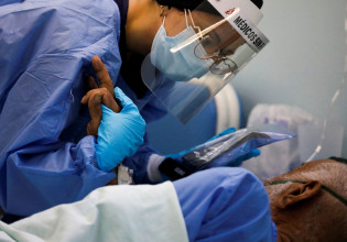 Κοροναϊός: 17.662 νέα κρούσματα και 106 θάνατοι – Στους 568 οι διασωληνωμένοι