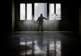 Κοροναϊός: Πώς η Δανία κατάφερε να αφήσει πίσω της τους περιορισμούς – Οι διαφορές με την Ελλάδα