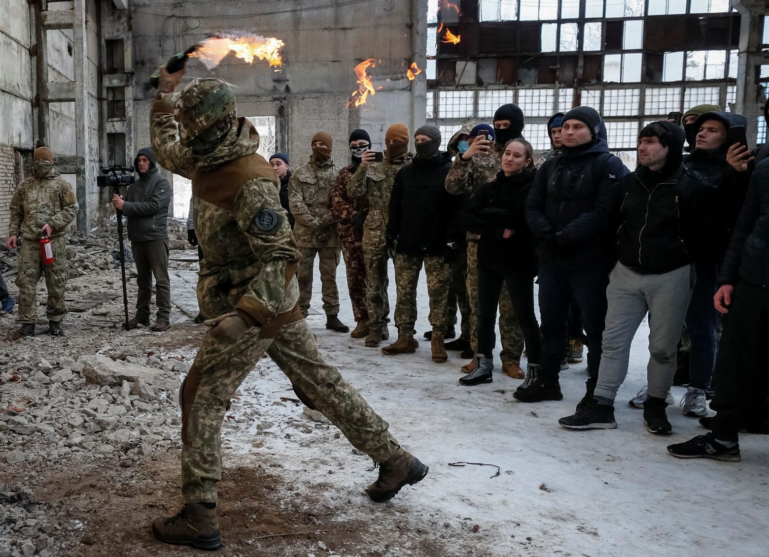 Ουκρανία: Ακροδεξιοί εκπαιδεύουν πολίτες – Ποιο είναι το Τάγμα Αζόφ
