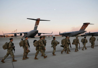 Βρετανία: «Δεν έχουμε δει αποδείξεις ότι η Μόσχα αποσύρει τις δυνάμεις της»