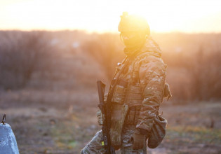 Νέοι βομβαρδισμοί στην Ανατολική Ουκρανία –  Μεγάλη άσκηση της Ρωσίας με βαλλιστικούς πυραύλους