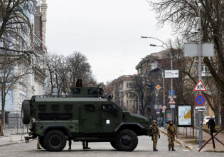 Πόλεμος στην Ουκρανία: Εκρήξεις σε προάστια του Κιέβου