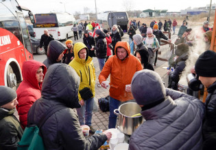 Πόλεμος στην Ουκρανία: Η ρωσική εισβολή πιθανόν να αναγκάσει πέντε εκατομμύρια Ουκρανούς να εγκαταλείψουν τη χώρα