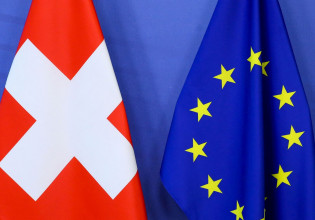 Πόλεμος στην Ουκρανία: Η Ελβετία παγώνει ρωσικά περιουσιακά στοιχεία – Μπλόκο και στους λογαριασμούς του Πούτιν