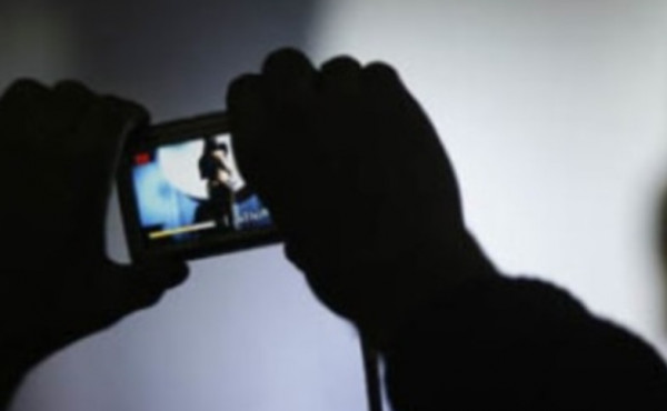 Συγκλόνισε η αυτοκτονία του πατέρα μετά το ροζ βίντεο του γιού του – «Στενεύει» ο κλοιός για αυτούς που το διέρρευσαν