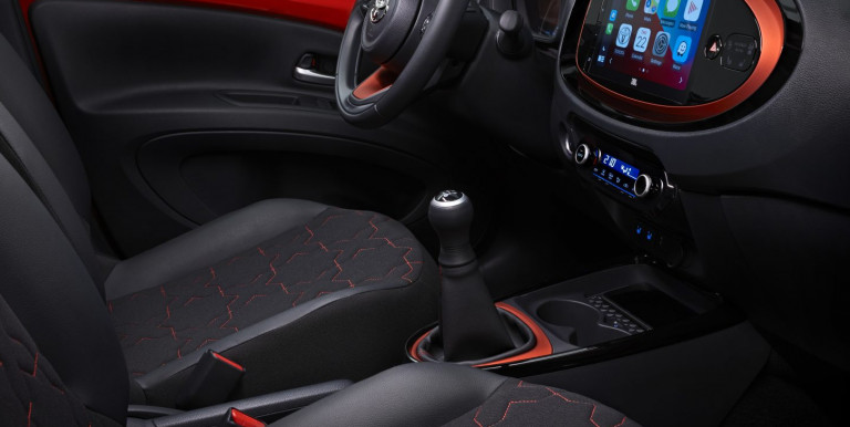 Προσομοιωτή «μηχανικού» κιβώτιο για ηλεκτροκίνητα εξελίσσει η Toyota