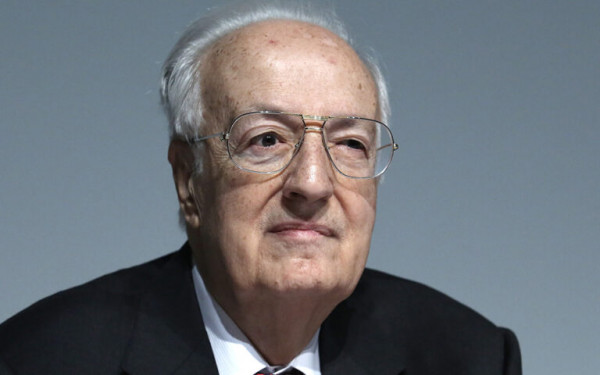 Former President Christos Sartzetakis passes