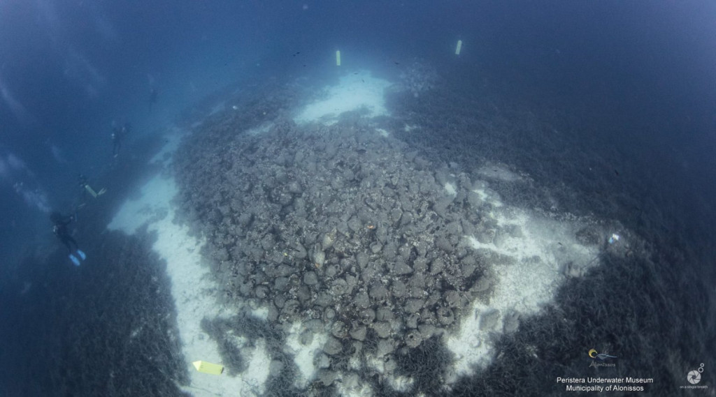Αυτοδύτης ο Δήμαρχος Αλοννήσου για να τελεί γάμους στο βυθό