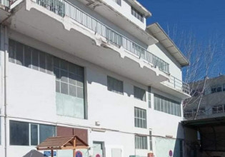 Θεσσαλονίκη: Ακατάλληλο το σχολείο όπου φοιτούν παιδιά με αυτισμό, καταγγέλλουν γονείς – Συστεγάζεται με βιοτεχνίες