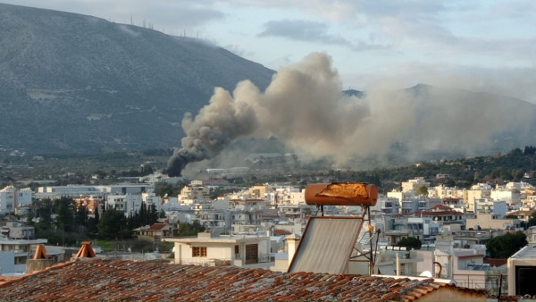 Κορωπί: Πυρκαγιά σε αποθηκευτικό χώρο