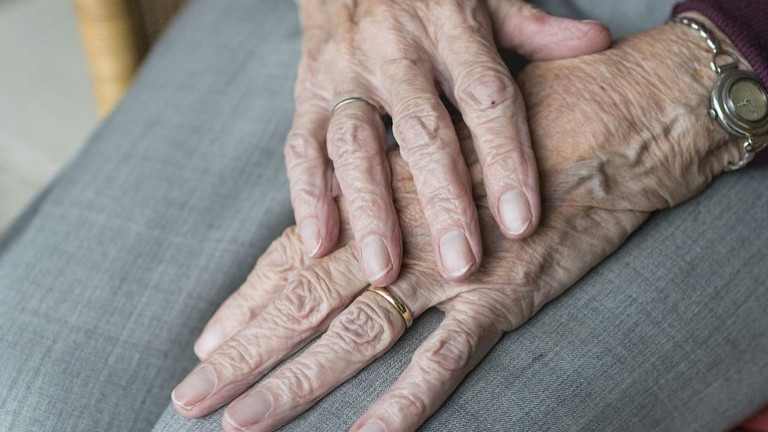 Ίλιον: Συγκλονίζουν τα πρώτα λόγια της ηλικιωμένης – «Δεν θέλω οι δικοί μου να νιώσουν ντροπή»