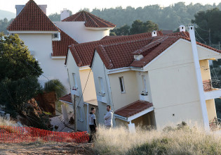 Νέος Βουτζάς: «Παλεύουμε με τον χρόνο» λέει ο δήμαρχος Ραφήνας για την καθίζηση