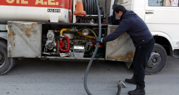 Καύσιμα: Στον εισαγγελέα εννέα άτομα για νόθευση καυσίμων με χημικά – Τα έφερναν από τη Βουλγαρία