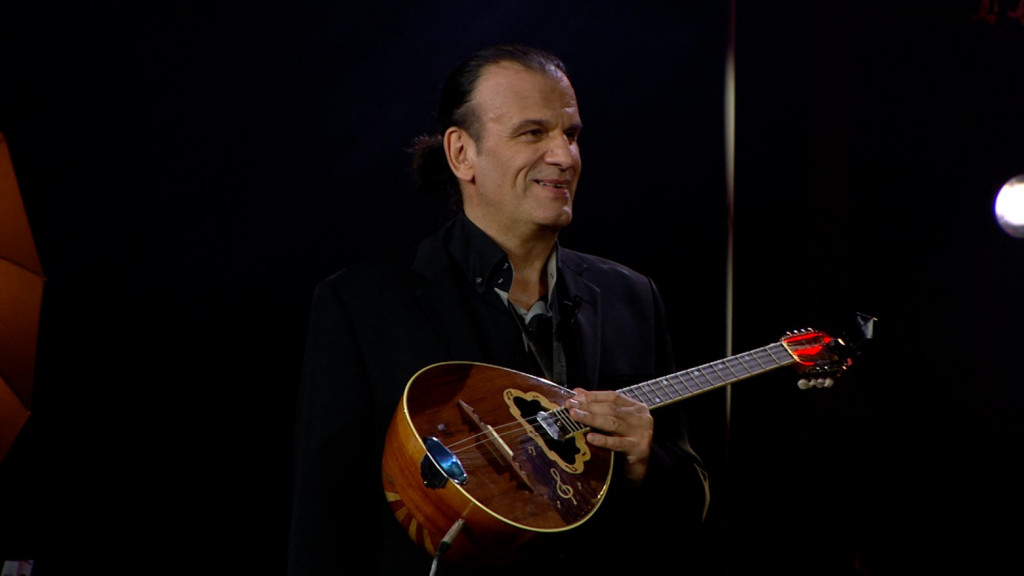 Ο Χρήστος Παπαδόπουλος με μια τεράστια επιτυχία του Άκη Πάνου βάζει «φωτιά» στη σκηνή