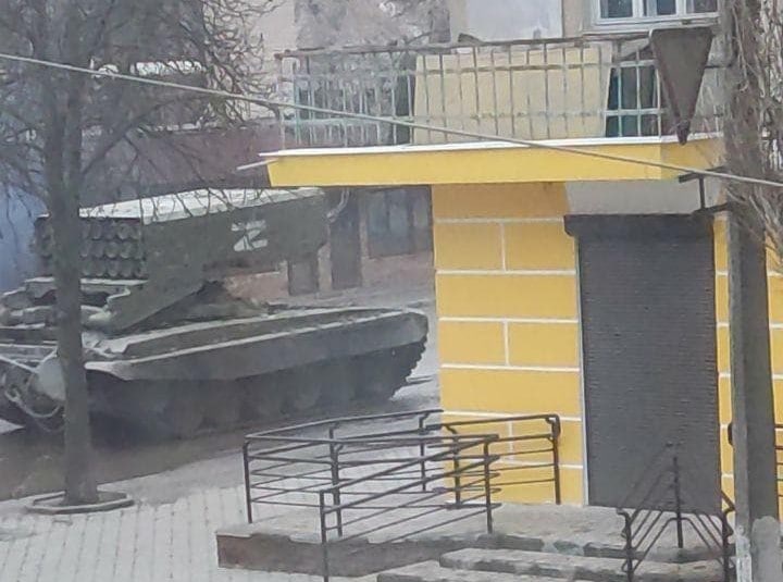 Πόλεμος στην Ουκρανία: Ο ρωσικός στρατός αναπτύσσει το βαρύ φλογοβόλο TOS-1 κοντά στο Χάρκοβο